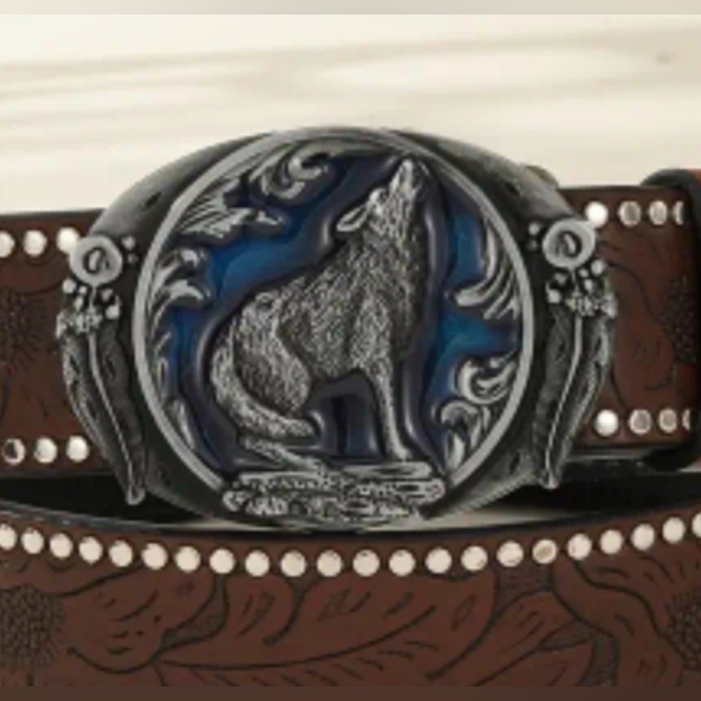 Wolf Howling at the moon feathers Belt buckle fits 1.5 belt buckle